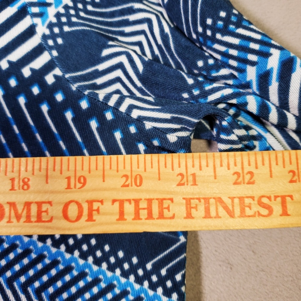 Chicos Travelers Top Womens L/2 Blue Geo Stripe Asymetrical‎ Hem Stretch Comfort - Picture 4 of 9